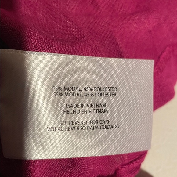 Women’s XL Gap v-neck tee - Picture 3 of 3